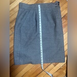 Vintage 100% Virgin Wool Houndstooth Skirt – Size M (8-10)